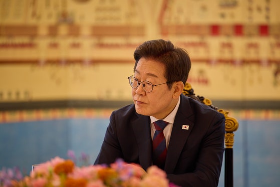 이재명 대통령이 3일 오전 서울 한남동 관저에서 야5당 지도부와 오찬 회동을 갖고 있다. 대통령실 제공