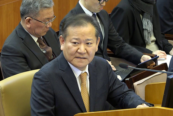 이상민 전 행정안전부 장관이 지난 2월 11일 오전 서울 종로구 헌법재판소에서 열린 윤석열 당시 대통령 탄핵 심판 7차 변론기일에 증인으로 출석해 질문에 답변하고 있다. 뉴스1