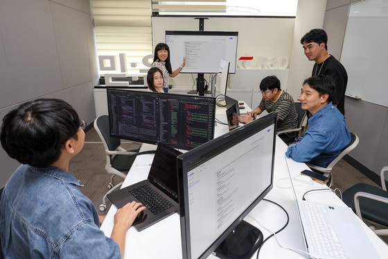 3일 KT는 자체 LLM(거대언어모델)인 ‘믿음 2.0’을 AI 오픈소스 플랫폼 ‘허깅페이스’를 통해 공개한다고 밝혔다. [사진 KT]