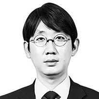 [노트북을 열며] 열기 힘든 ‘트럼프 극장’의 문