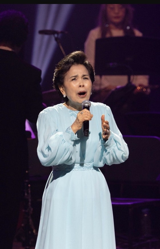 "성대가 빨갛게 멍들었겠죠"…이미자 1만번 불렀던 '18번' [더 인터뷰]