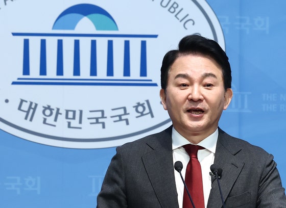김건희 특검팀이 양평고속도로 종점 변경 의혹과 관련 원희룡 전 국토교통부 장관을 출국금지했다. 뉴스1