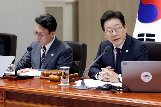 이재명 대통령이 5일 서울 용산 대통령실 청사에서 열린 국무회의에서 발언하고 있다. 연합뉴스