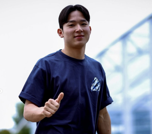 '젊은 피' <b>양민혁</b>, 새 시즌 <b>토트넘</b> 훈련 <b>복귀</b>...웃으며 엄지 척