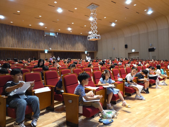 “가장 강력한 한글 중 하나가 시조” 활달했던 시적 상상력