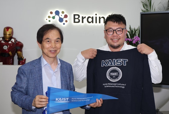 'AI 의수' 만든 한비청 대표 "KAIST서 뇌·컴퓨터 기술 배웠다" [창간기획-평화 오디세이]