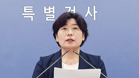 특검 "尹<b>구속영장</b>, 변호인 통해 전부 <b>유출</b>…중대 범죄"
