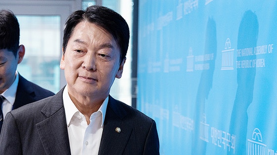 안철수 "당대표 되면 <b>인적쇄신</b>" 권성동 "자리 욕심 安이 혁신 대상"