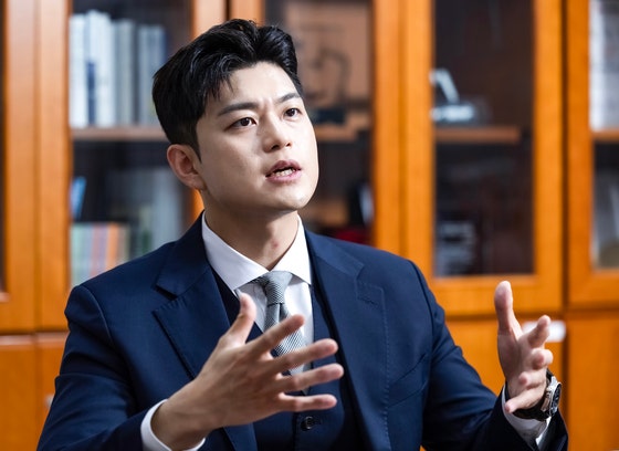 김용태 전 비대위원장은 12·3 계엄 당시 국회의 계엄 해제 요구 결의안에 찬성표를 던진 국민의힘 의원 18명 중 한 명이자 당내 최연소 국회의원이다. 당의 혁신점수를 빵점으로 준 그는 “당 비대위원장이던 나 역시 