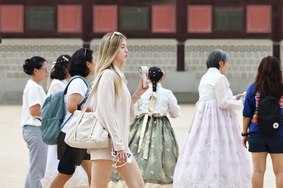 조깅하다 쓰러졌다…극한 <b>폭염</b> '이 시간' 운동주의보