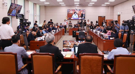 與 주도 <b>검찰 개혁</b> 공청회…"<b>검찰</b>청 폐지는 시대적 과제" vs "폐지 능사 ...