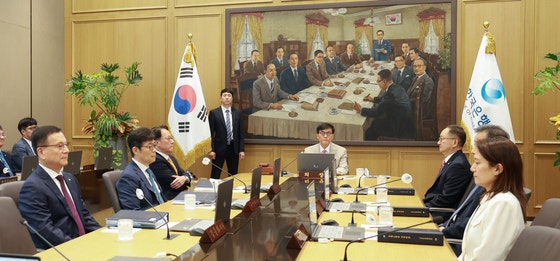 10일 이창용 한국은행 총재가 서울 중구 한국은행에서 금융통화위원회를 주재하고 있다. [한국은행 제공]