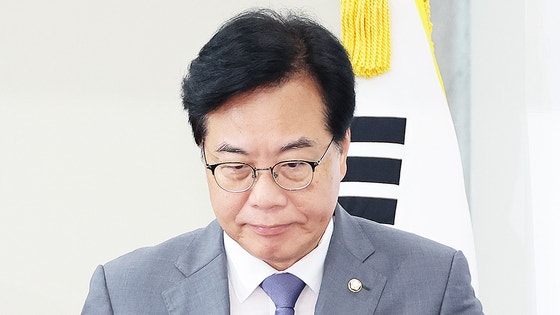  국민의힘 송언석 비대위원장 겸 원내대표가 10일 서울 여의도 국회에서 열린 비상대책위원회의에 참석하고 있다. 연합뉴스 