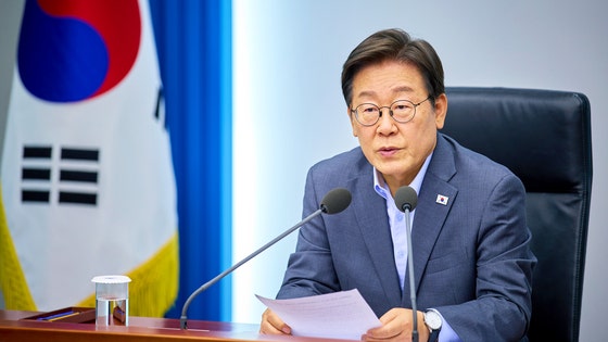 이재명 대통령이 10일 서울 용산 대통령실 청사에서 열린 3차 수석·보좌관 회의에서 발언하고 있다. 사진 대통령실 
