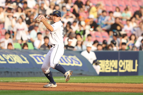<b>김재호</b>가 직접 찍었다, 52번의 새 주인 박준순