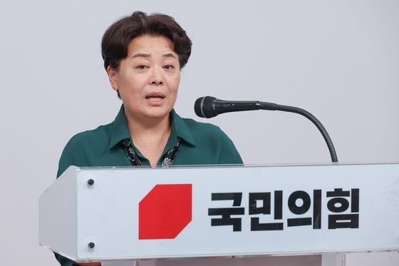 윤희숙 국민의힘 혁신위원장이 지난 10일 오후 서울 여의도 당사에서 혁신위원회 제1차 회의 결과 브리핑을 하고 있다. 뉴스1