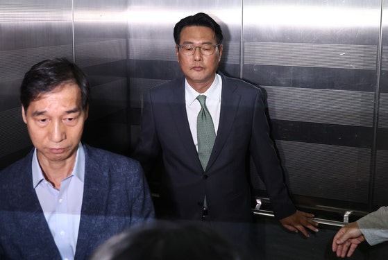 윤석열 정부 외교라인 핵심 인사인 김태효 전 국가안보실 1차장이 11일 피의자 신분으로 조사를 받기 위해 서울 서초구 순직해병 특검팀 사무실로 향하고 있다. 연합뉴스