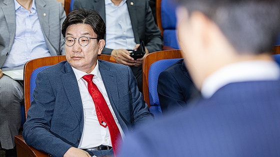 [속보] 특검, <b>권성동</b> 국회 <b>의원실</b>·강릉 사무실 동시 <b>압수수색</b>