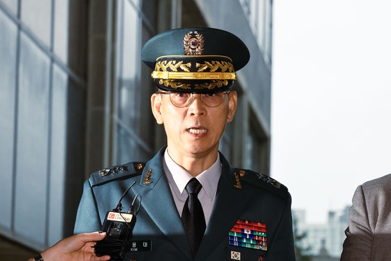 김용대 드론작전사령관이 무인기 작전과 관련해 피의자 신분으로 조사를 받기 위해 17일 서울고등검찰청에 출석하며 입장을 밝히고 있다. 김종호 기자
