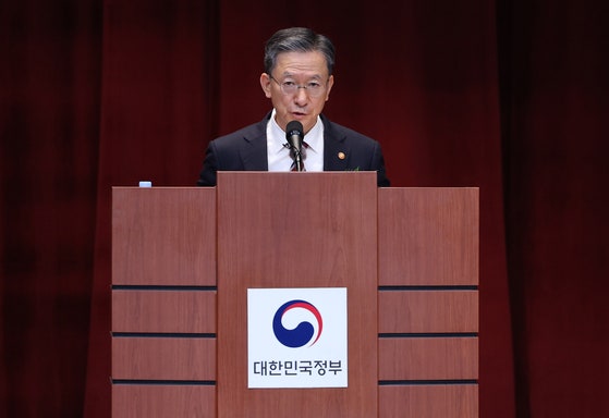 <b>정성호</b> 법무, 대검에 "공직·기업 대상 <b>직권남용</b>·<b>배임 수사</b> 유의하라"