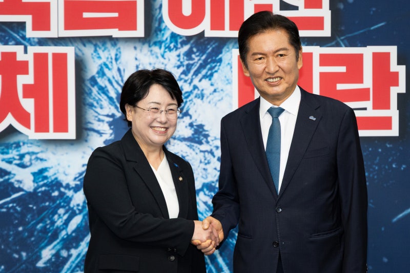 혁신당 만난 정청래 “<b>조국</b> <b>사면</b>, 대통령이 어련히 알아서 할 것”