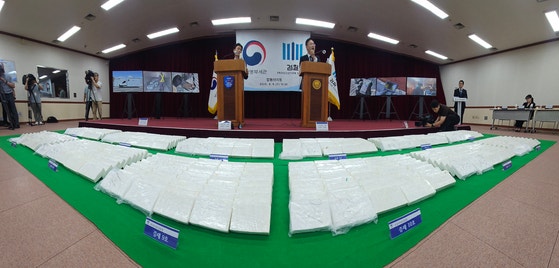 <b>코카인</b> 3000억어치 쏟아졌다…<b>부산항</b> 뒤집은 '마약 선박' 뭔일