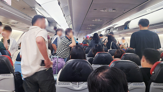 에어아시아 D7 506편 기내 상황. 연합뉴스