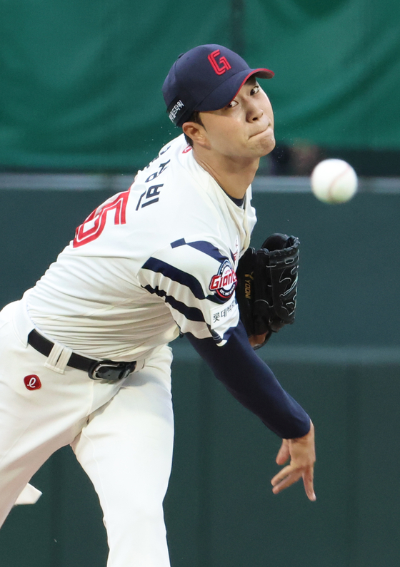 MLB 뿌리친 부산소년, 시련 딛고 강속구…롯데팬에겐 만화 주인공
