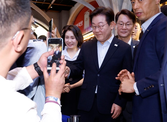 '광복∙독립' 힘주고 '반일' 거리두기…李, 투트랙 대일 외교