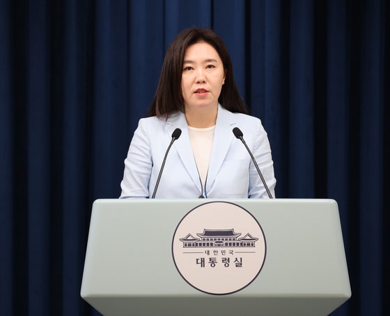 李, 한·미 정상<b>회담</b> 기간 <b>중국</b>엔 특사 보낸다…시진핑은 못 만나