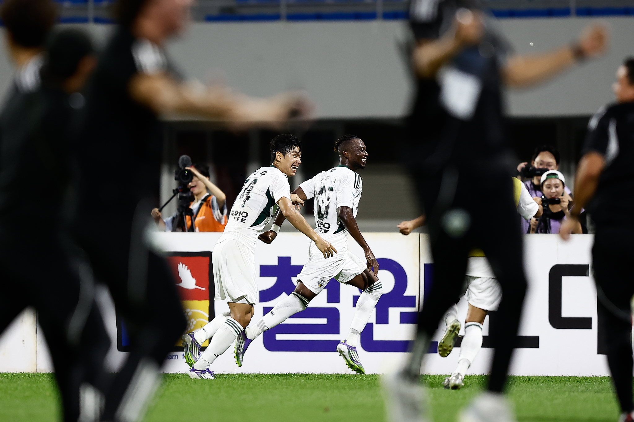 '포옛 퇴장' 전북, 코리아컵 극적 결승행...<b>이정효</b>의 광주와 격돌