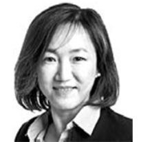 [강혜란의 쇼미더컬처] ‘빛’을 만난 국가유산 미디어아트의 그림자
