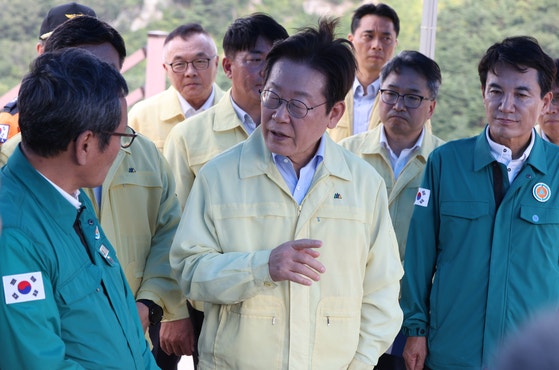 "대통령 오셨길래 <b>떼</b> 좀 써보려고"…李에 질책당한 <b>강릉시장</b> <b>해명</b>