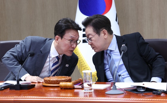 李 "교각살우 안 돼"…상법·<b>노란봉투법 의결</b> 뒤 기업 달래기