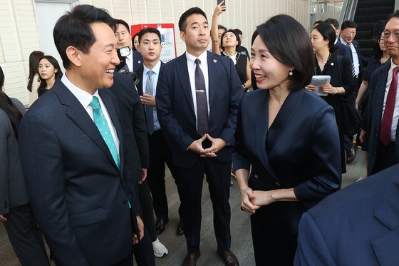 오세훈 대선 뒤 국회 첫 방문 “민주당은 폭주기관차, 전복될 것”