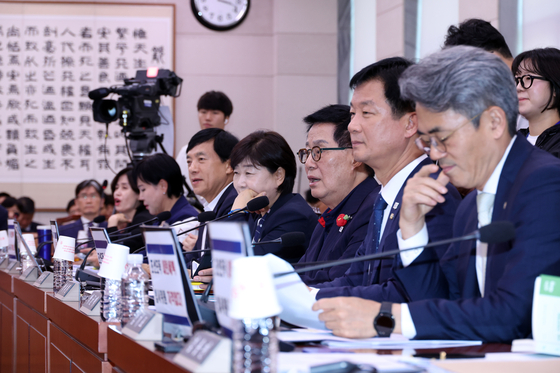 박지원 “내 재판, 공소취소해달라” 정성호 법무장관에 요구
