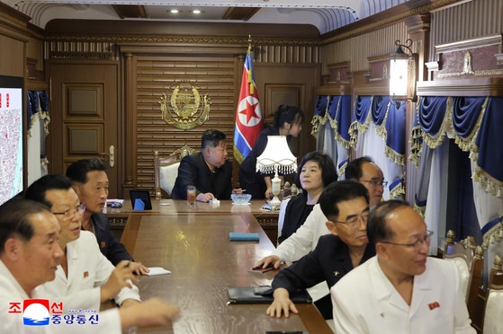 '<b>후계</b>자 공인' 절호 기회인데…방중 내내 사라진 <b>김주애</b>, 왜