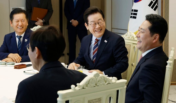 [사진] 이 대통령·여야 대표 함박 웃음
