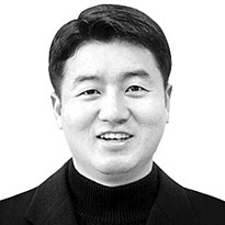 [강갑생의 바퀴와 날개] 논란의 ‘가덕도신공항’…김해공항처럼 정밀 재검증해야