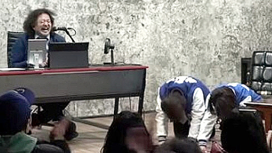 김어준씨 유튜브에서 총선 후보들이 절하는 모습. 뉴시스