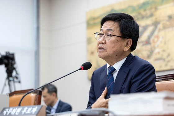 李 대통령, <b>최교진 교육부 장관</b> 임명안 재가…후보 지명 23일 만