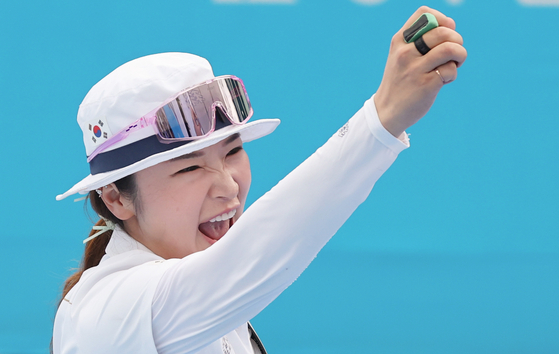 <b>양궁</b> <b>강채영</b>, <b>세계선수권</b> 金 쐈다…안산은 동메달 수확