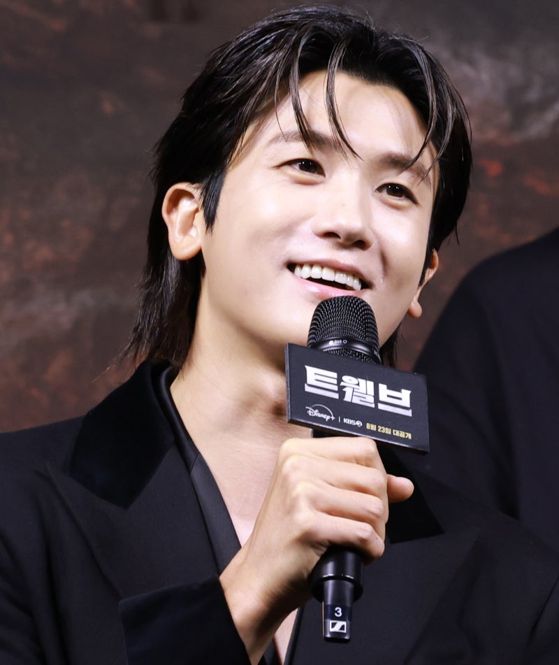 <b>박형식</b> 소속사 "'트웰브' <b>출연료</b> 회당 4억? 사실과 달라"