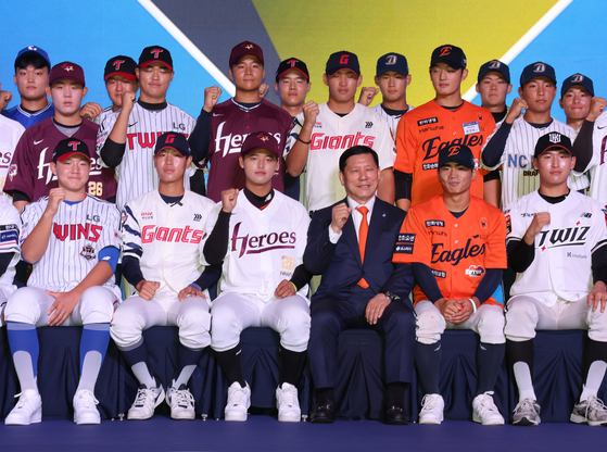 ‘<b>박석민 아들</b>’ 박준현, 전체 1순위로 <b>키움행</b>…“빨리 1군에서 활약할...
