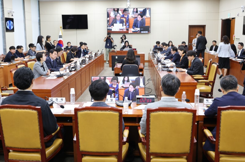 국회, 24일 <b>통신</b>사·<b>금융사 해킹</b>사태 <b>청문회</b>…KT·롯데카드 대표 증인