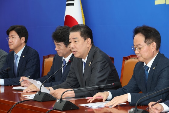 김병기 ‘<b>배임죄 폐지</b>’ 깜짝 카드에…입장 뒤바뀐 여·야