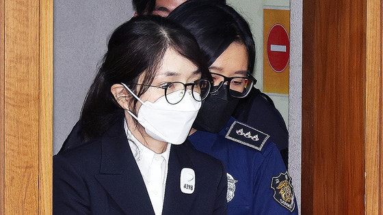 국민참여재판 묻자 김건희 "아닙니다"…특검 '법원의 시간' 시작