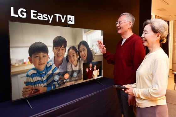 ‘단순한 조작에 큰 글씨’ 시니어TV 나왔다
