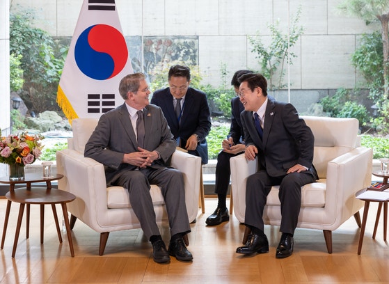 3500억 달러 청구서…“협상때와 말바뀌었다”