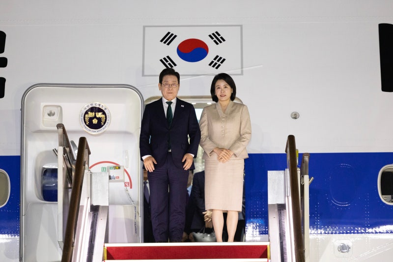 李<b>대통령</b>, 뉴욕 방문 마치고 귀국…“민생 점검·<b>APEC 준비</b> 총력”